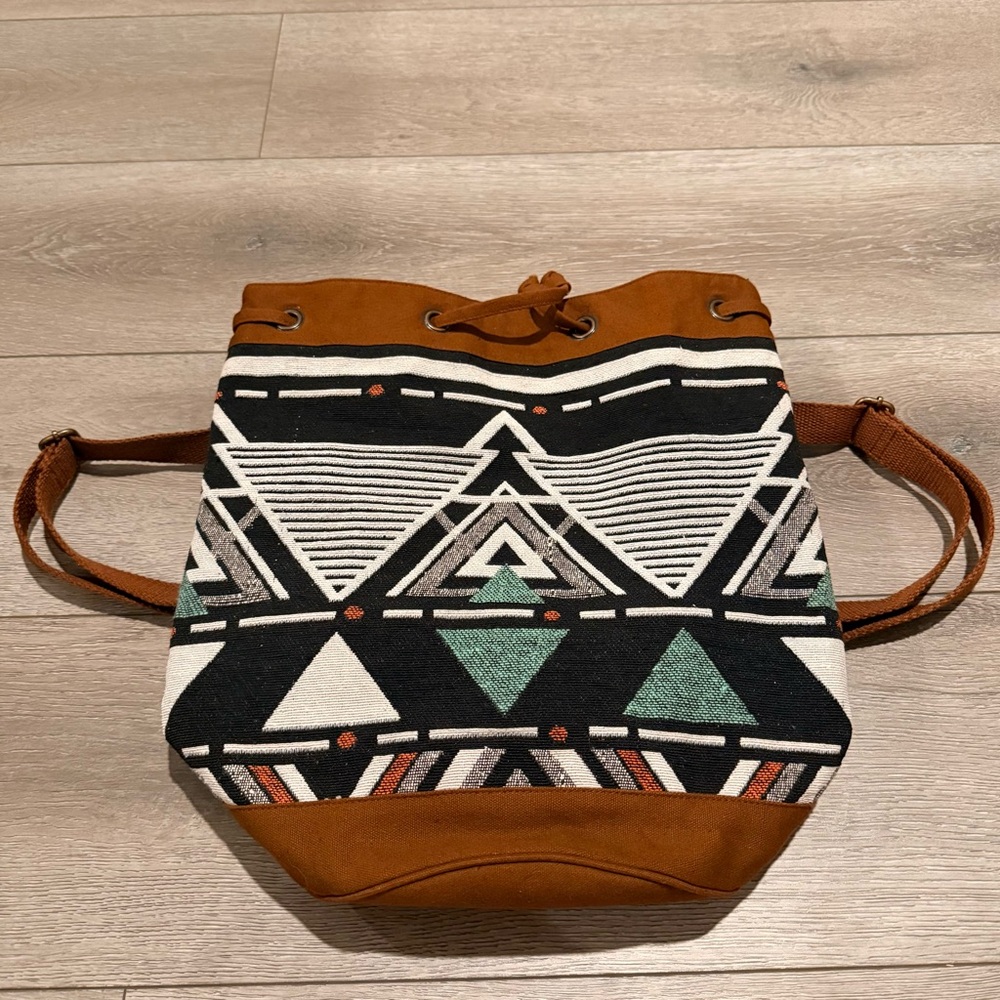 Geometric Patterned Tan and Black Women's Drawstring Bag